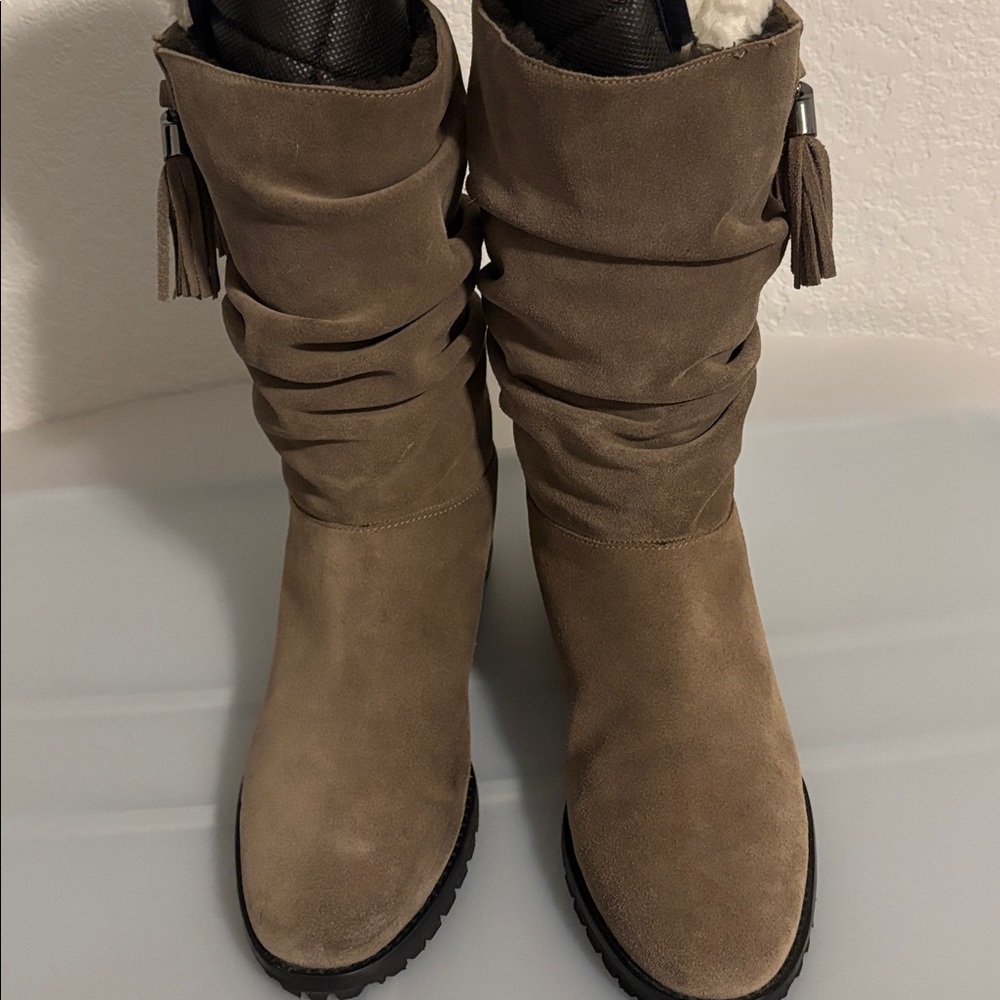 Stuart Weitzman Taupe Suede hidden wedge Tassel Boots SZ 8N w/faux fur lining - Picture 2 of 11